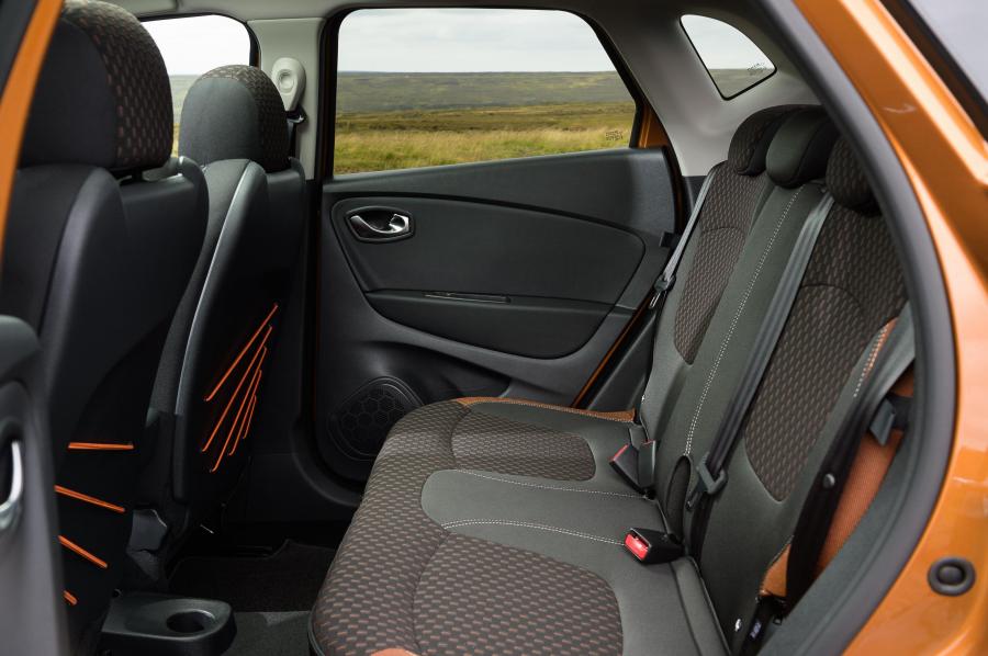 Интерьер Renault Captur 2017 года  (UK) (фото 32 из 40)